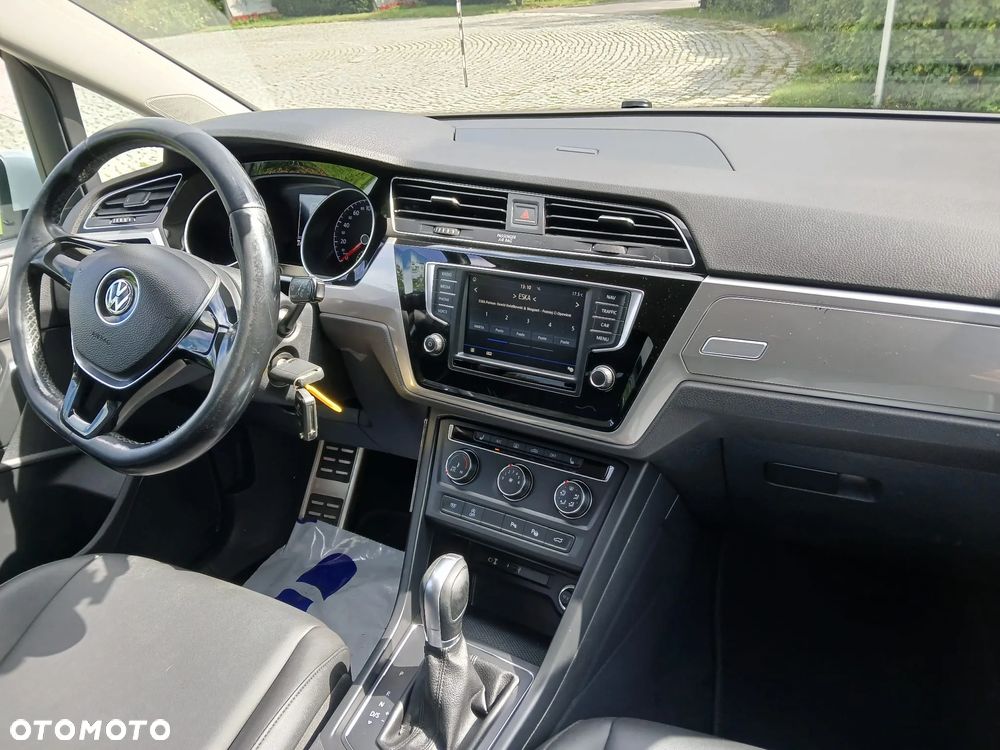 Volkswagen Touran - 10