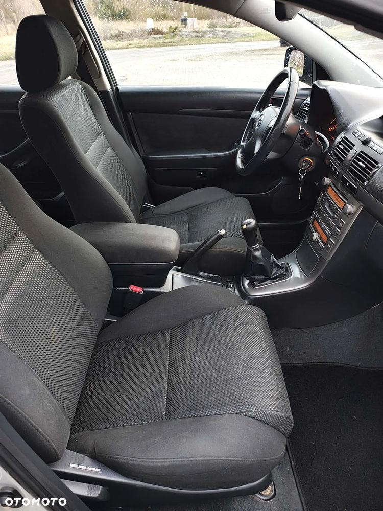 Toyota Avensis 1.8 VVT-i - 33