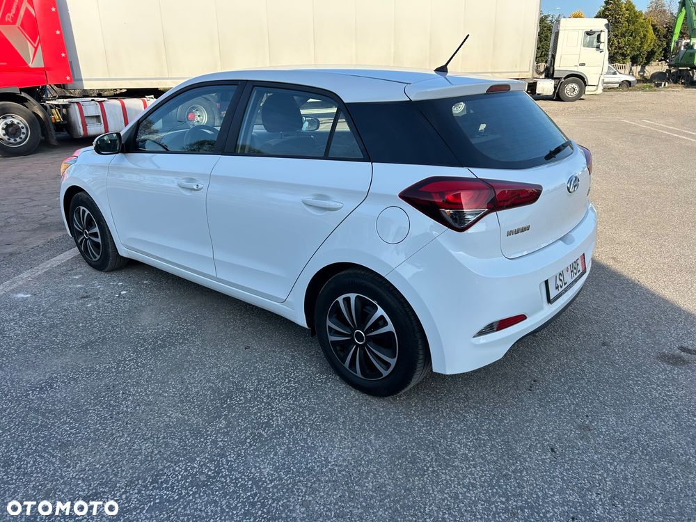 Hyundai i20 blue 1.2 - 8