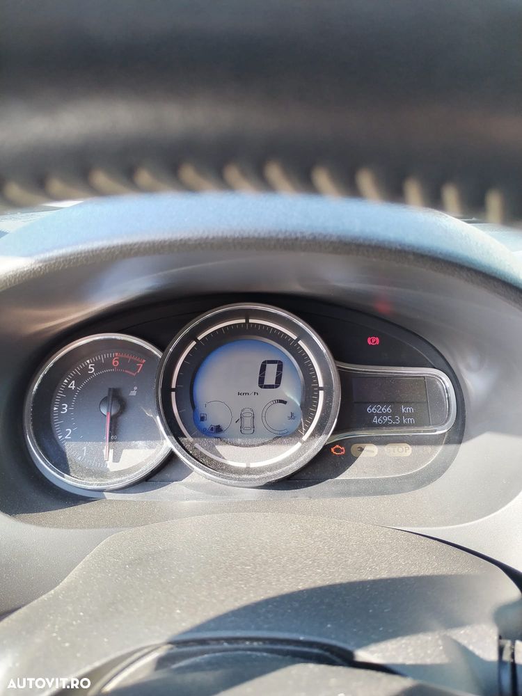 Renault Fluence 1.6 16V Authentique - 8