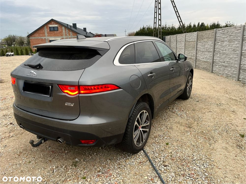 Jaguar F-Pace - 4