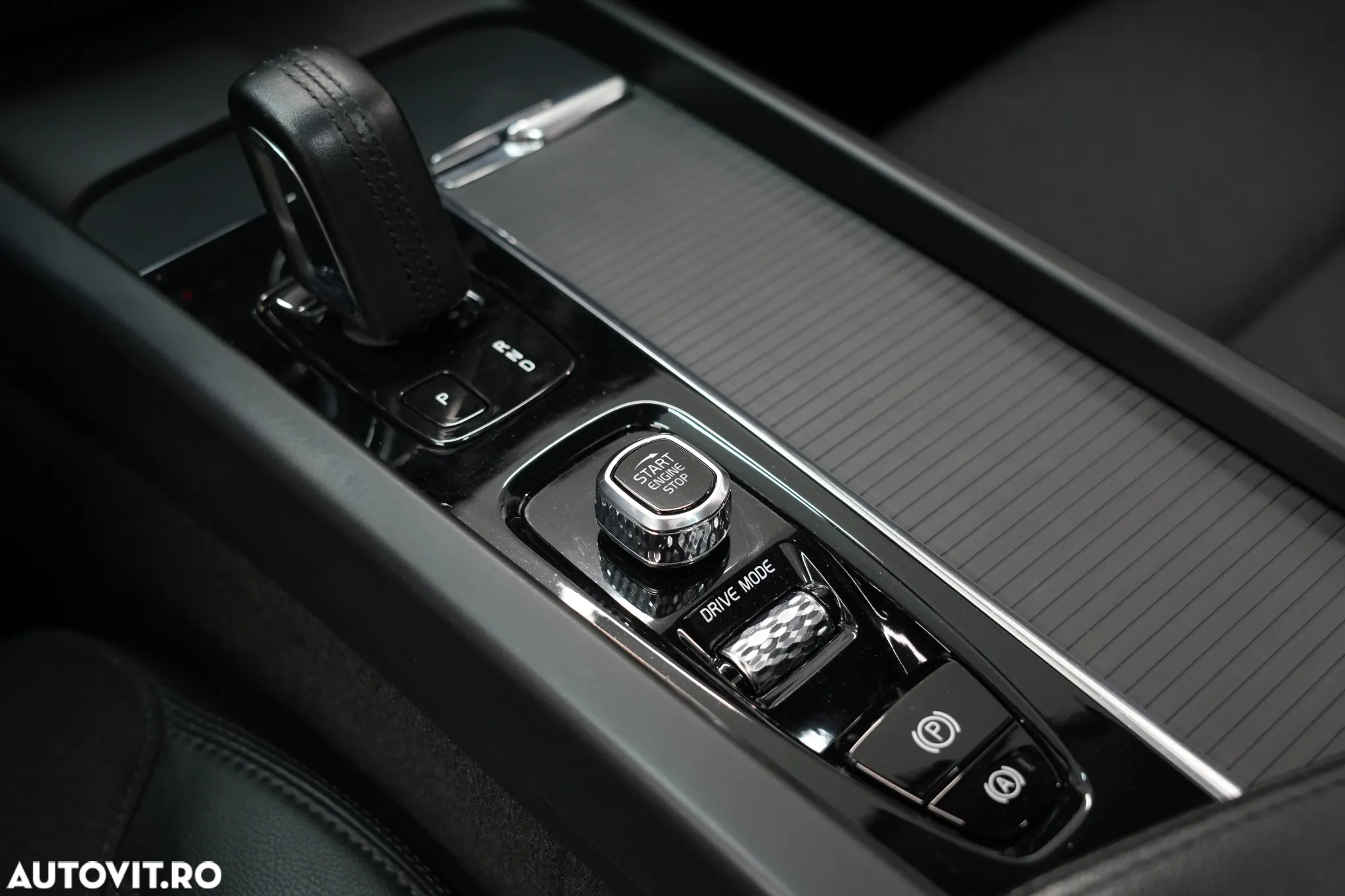 Volvo XC 60 B4 D AWD Geartronic Momentum Pro - 33