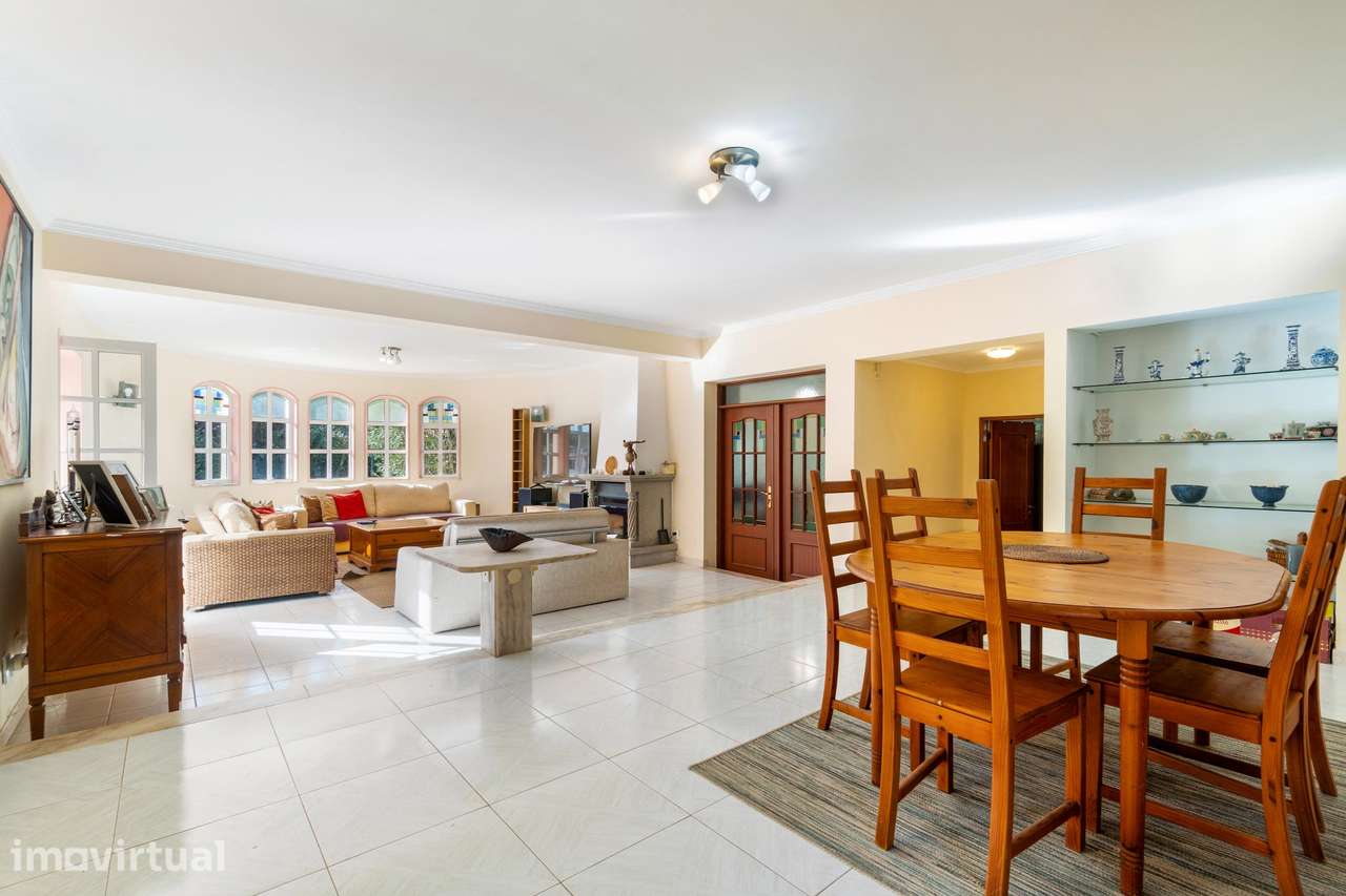 Moradia V4 com Piscina junto ao Amendoeira Golf Resort - Grande imagem: 4/41