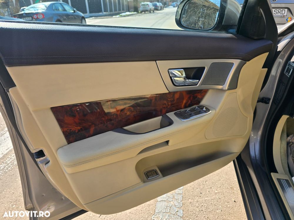 Jaguar XF 3.0 V6 Premium Luxury - 9