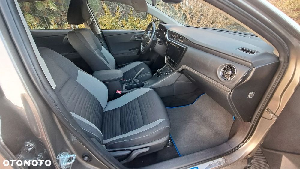 Toyota Auris 1.8 HSD Sol - 6