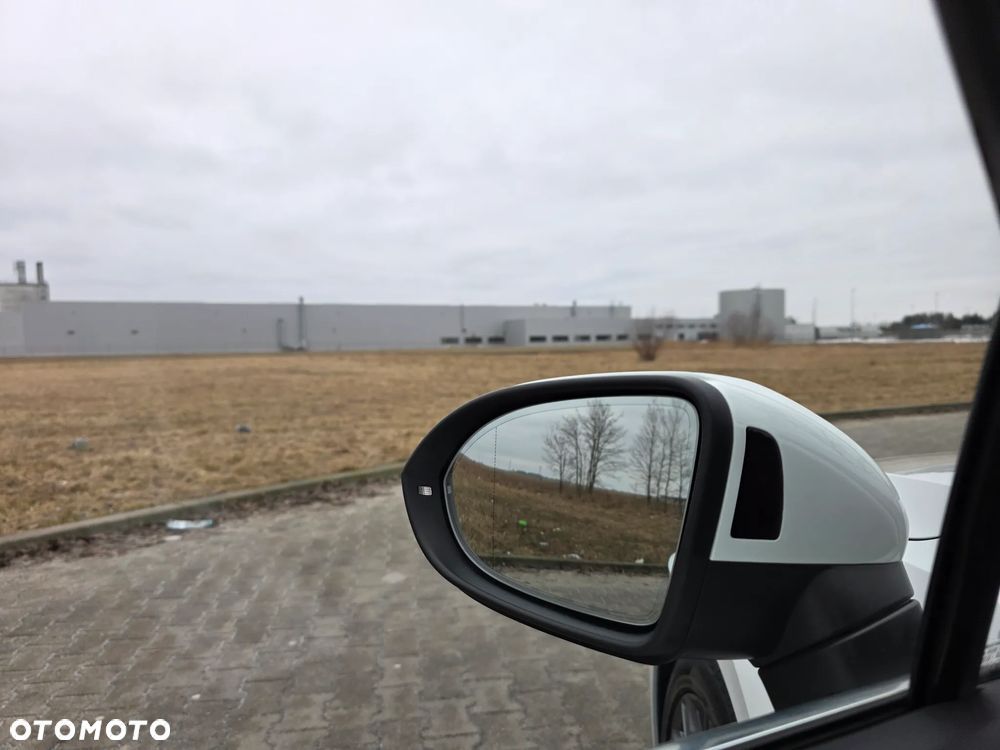 Volkswagen Passat 2.0 TDI SCR DSG Elegance - 14