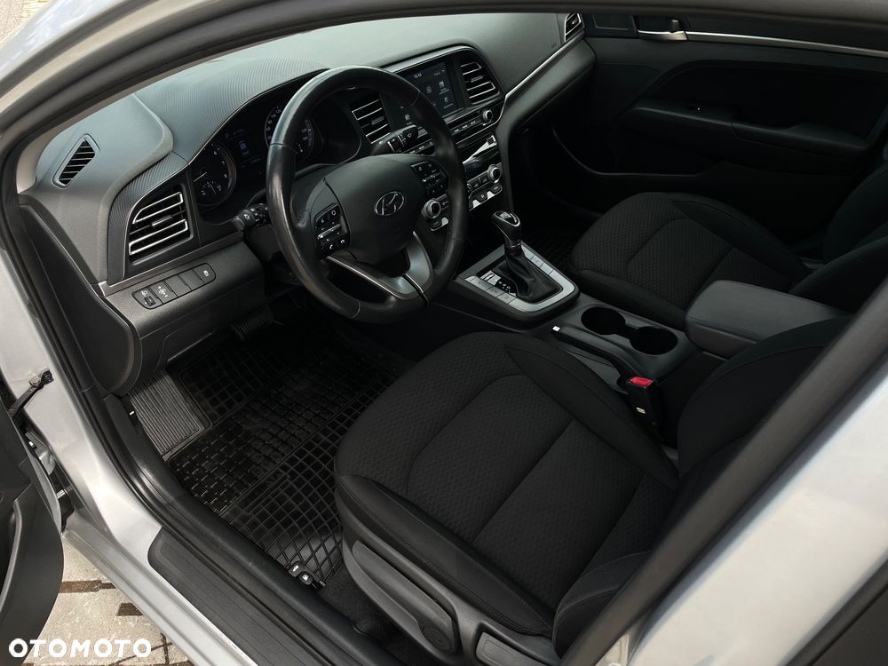 Hyundai Elantra 1.6 Style - 12