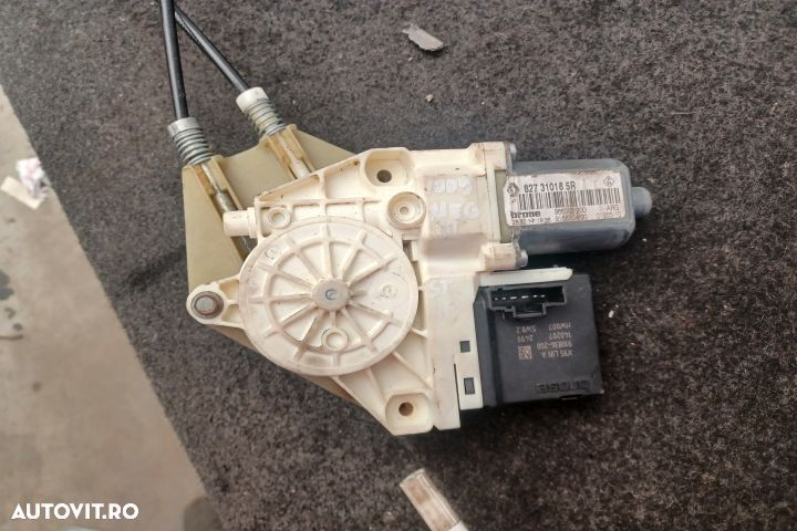 Macara geam spate stanga electrica 827210008R 920040102 0130822330 82 - 7
