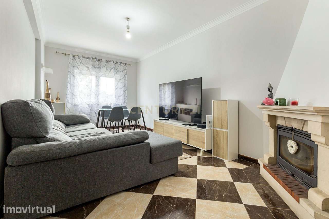 T2 Remodelado em Corroios com arrecadação 30m2| Conforto|Comodidade - Grande imagem: 2/25