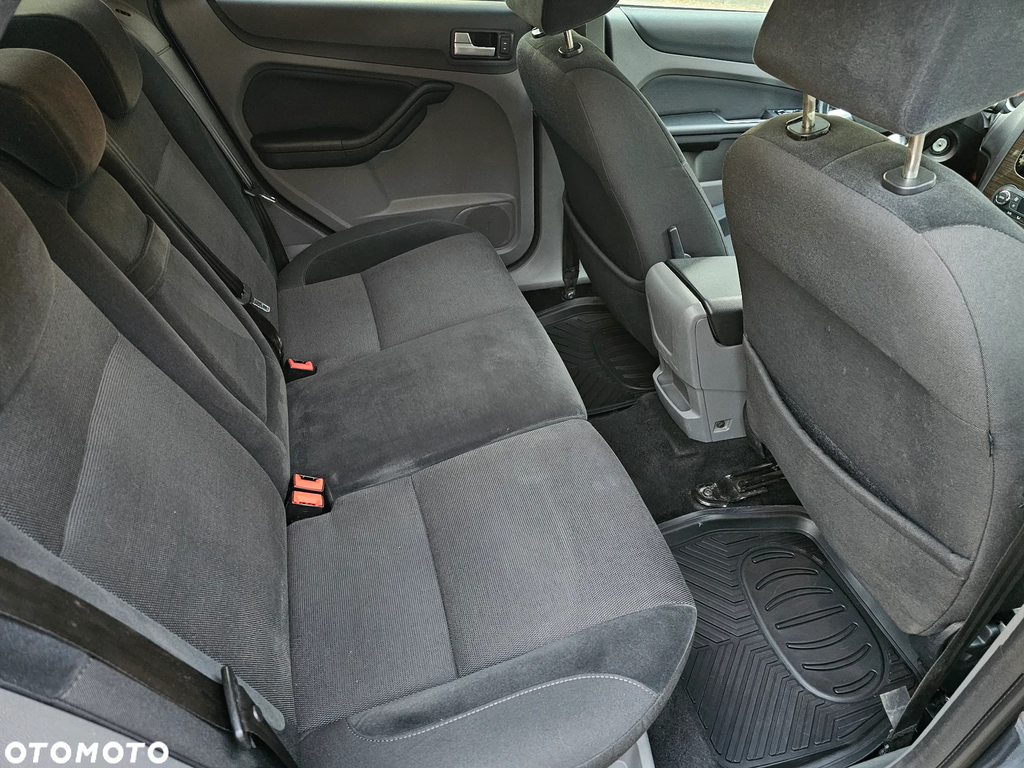 Ford Focus 1.8 TDCi Ghia - 14