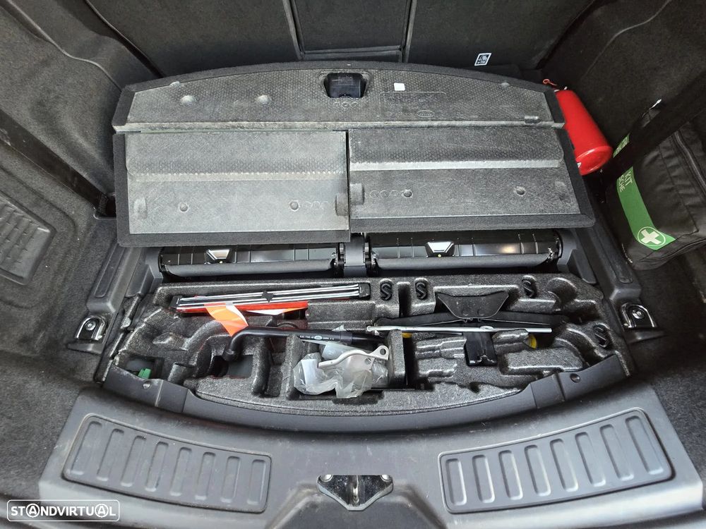 Land Rover Discovery Sport - 16