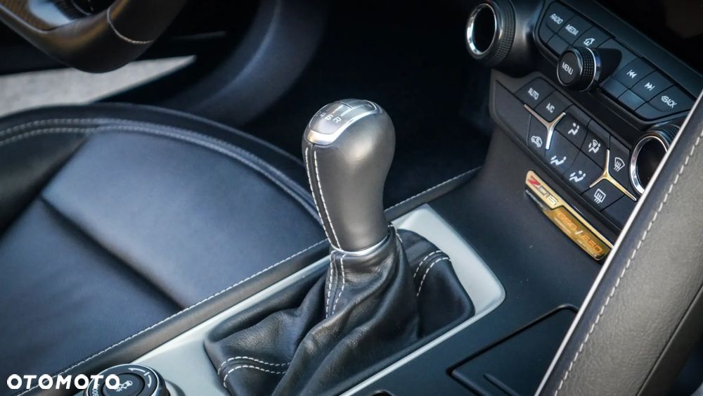 Chevrolet Corvette - 28