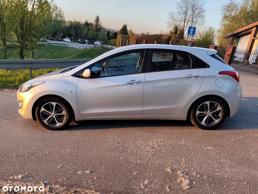 Hyundai i30 blue 1.4 YES Silver - 21
