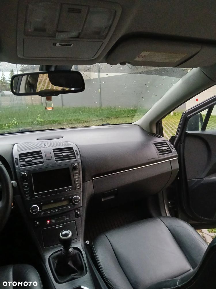 Toyota Avensis 2.0 Prestige NAVI - 18