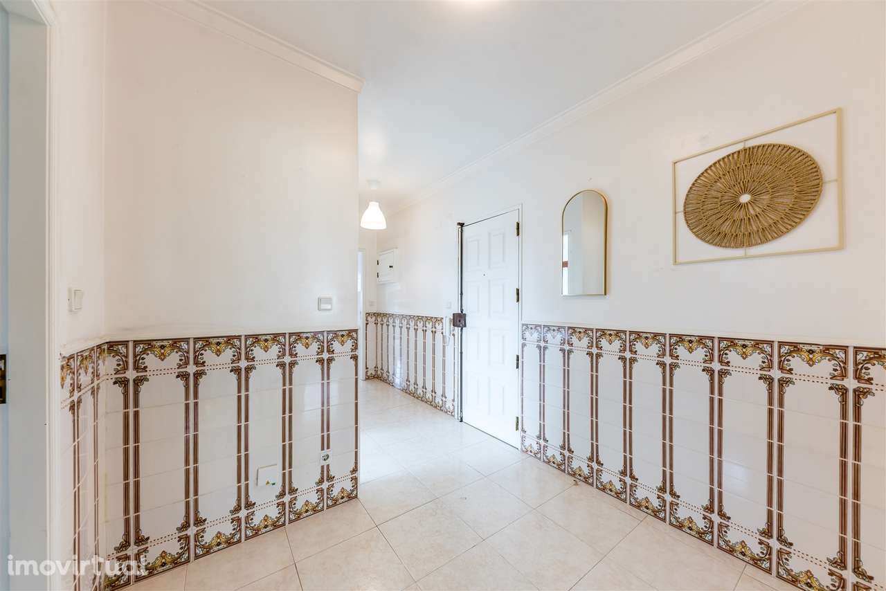Apartamento T2+1 (convertido em T3) em Rio de Mouro – Excelente Locali - Grande imagem: 4/27