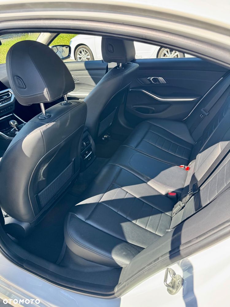 BMW Seria 3 330i xDrive Luxury Line - 9