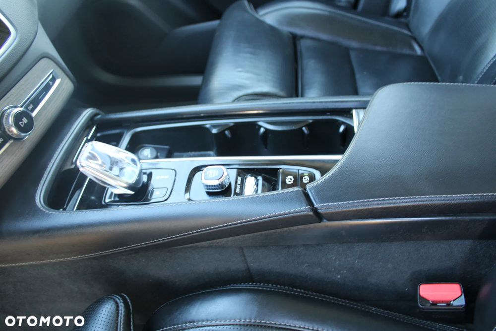 Volvo XC 90 T8 AWD Plug-In Hybrid Inscription 6os - 28