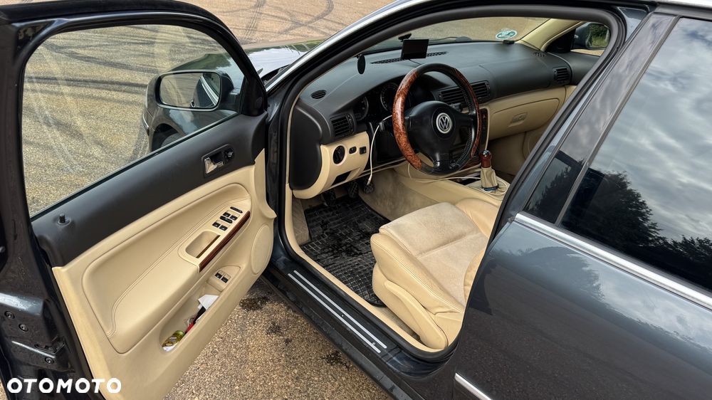 Volkswagen Passat 2.8 V6 4Mot Highline - 9