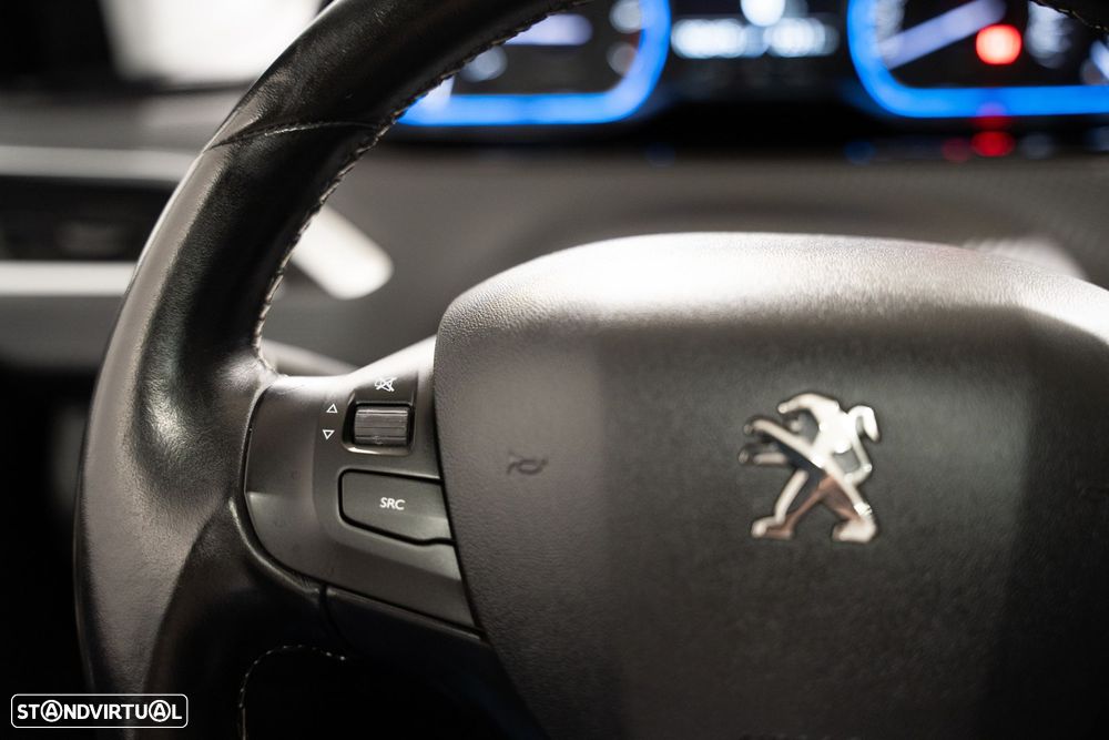 Peugeot 2008 1.2 PureTech Style - 13
