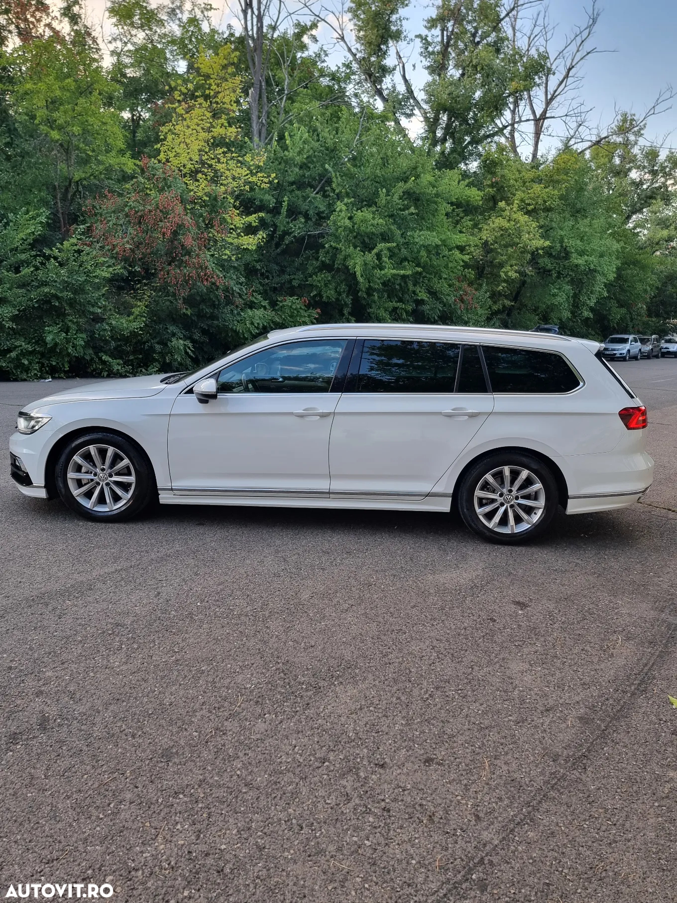 Volkswagen Passat Variant 2.0 TDI R Executive - 9