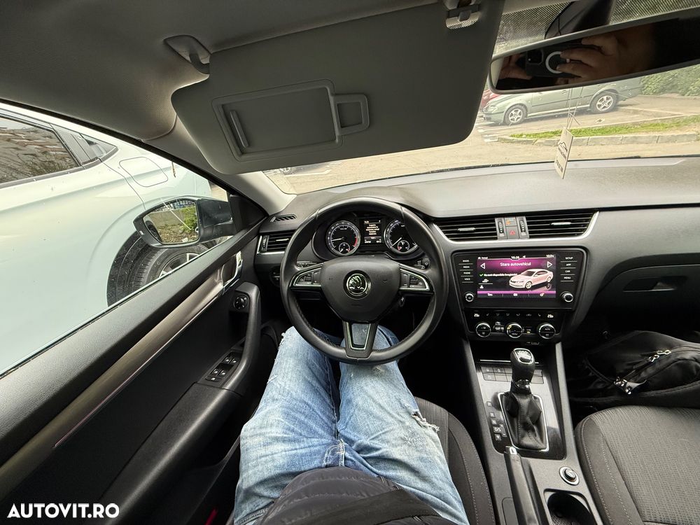 Skoda Octavia 2.0 TDI DSG Style - 23