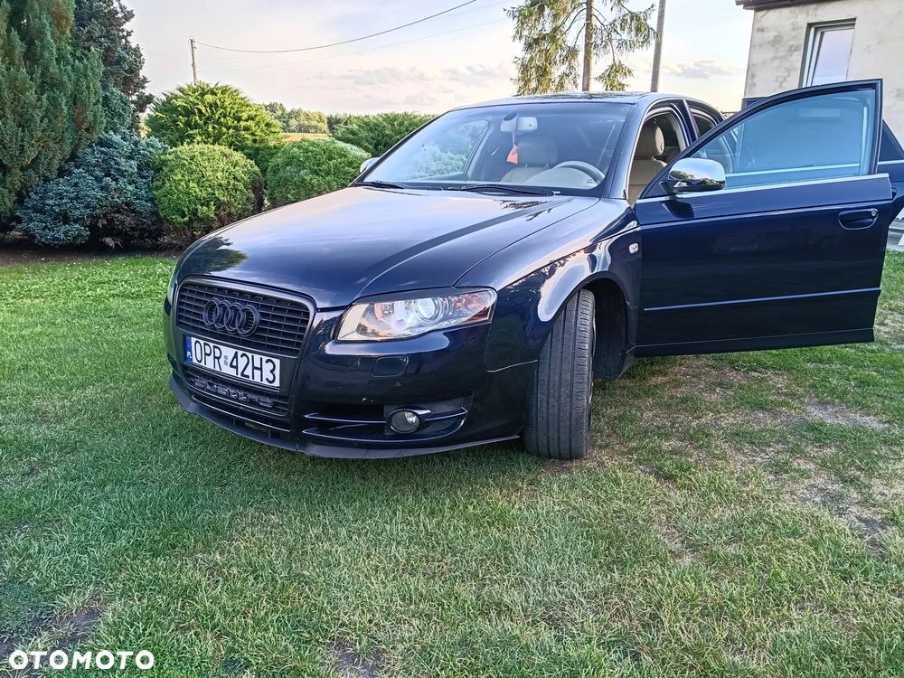 Audi A4 Limousine - 1