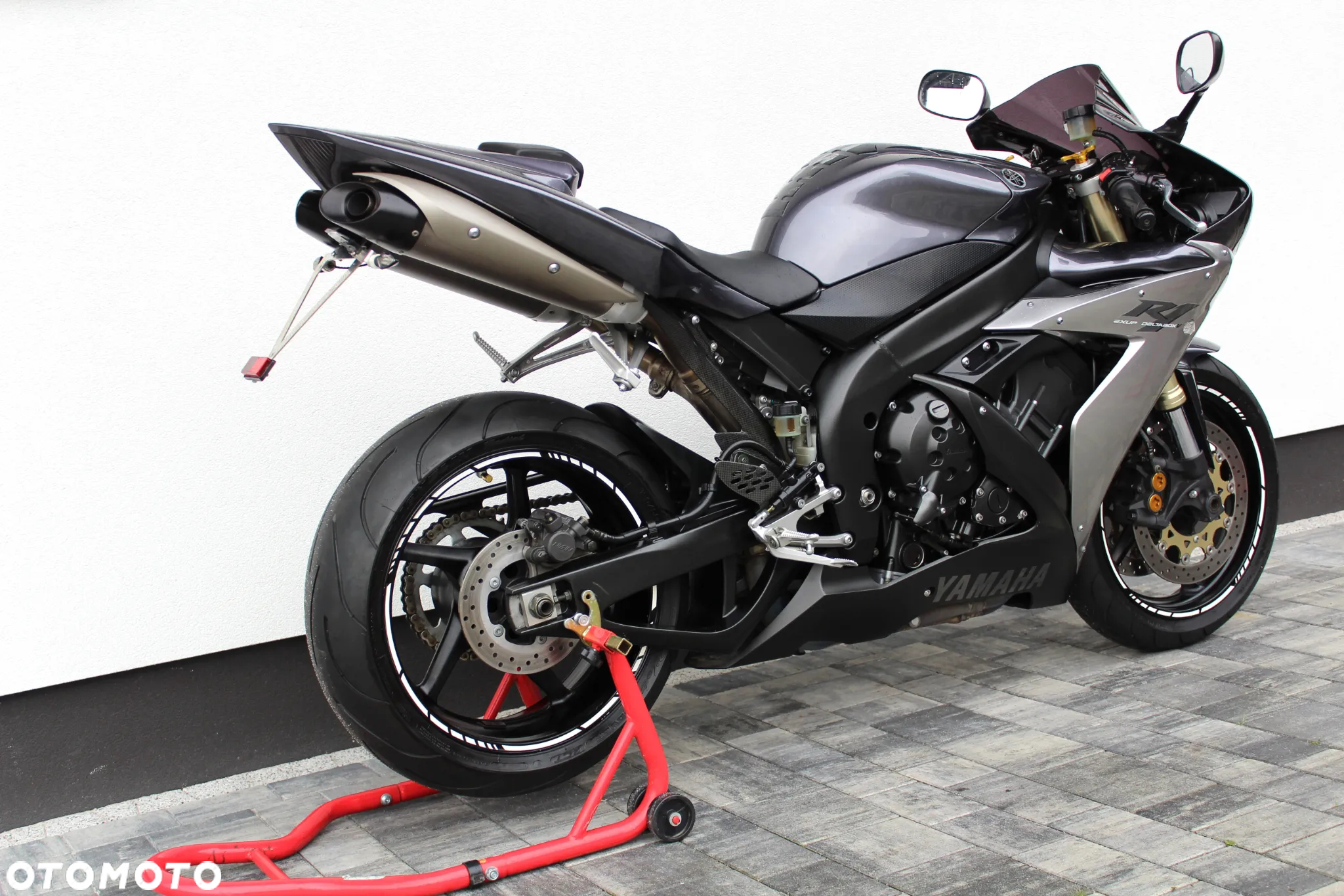 Yamaha R1 - 5