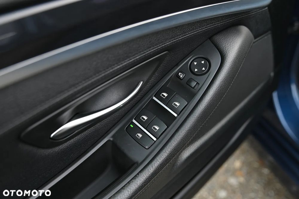 BMW Seria 5 520d - 24