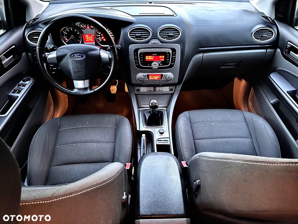 Ford Focus 1.8 Titanium - 16