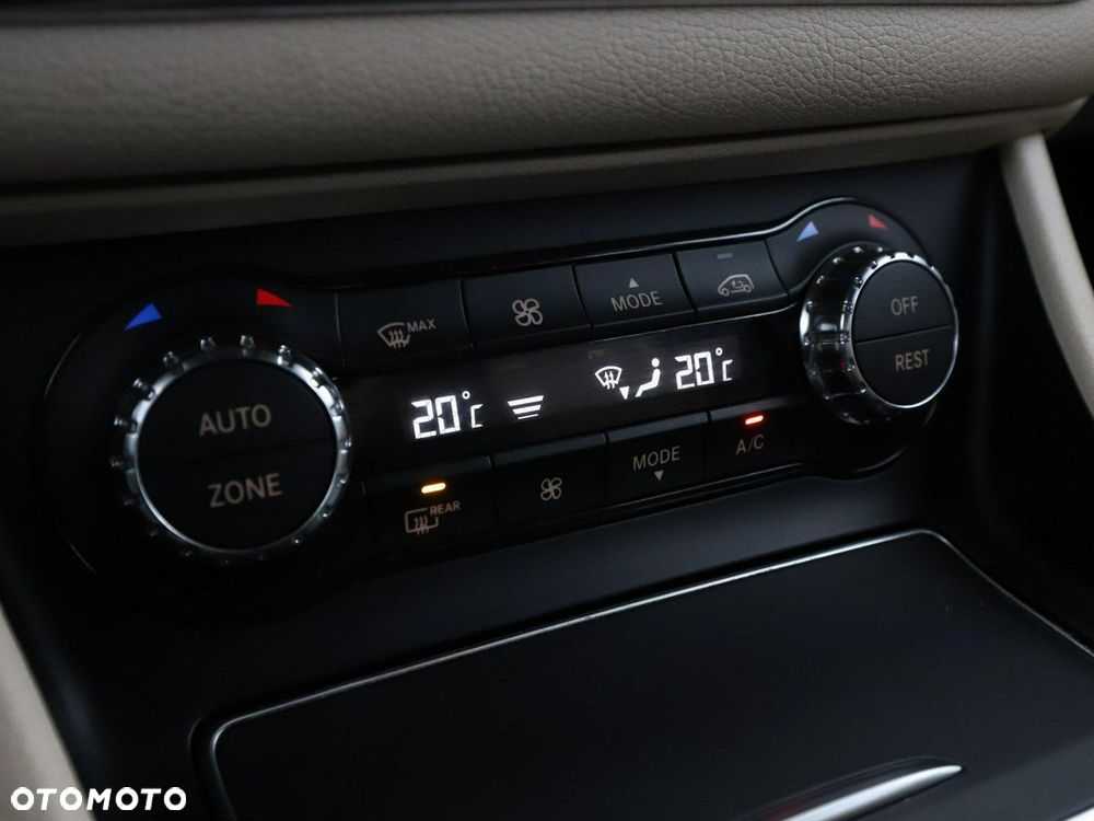 Mercedes-Benz CLA 180 7G-DCT - 28