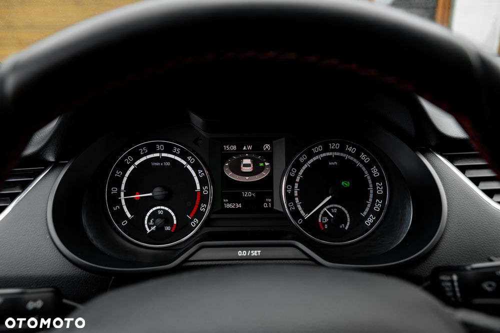Skoda Octavia 2.0 TDI 4x4 DSG RS - 28