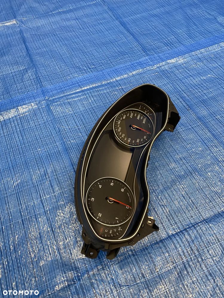 LICZNIK LICZNIKI ZEGARY PRĘDKOŚCIOMIERZ EUROPA AUDI A6C7 3.0TDI AUTOMAT 4G8920932D 0263672155 - 2