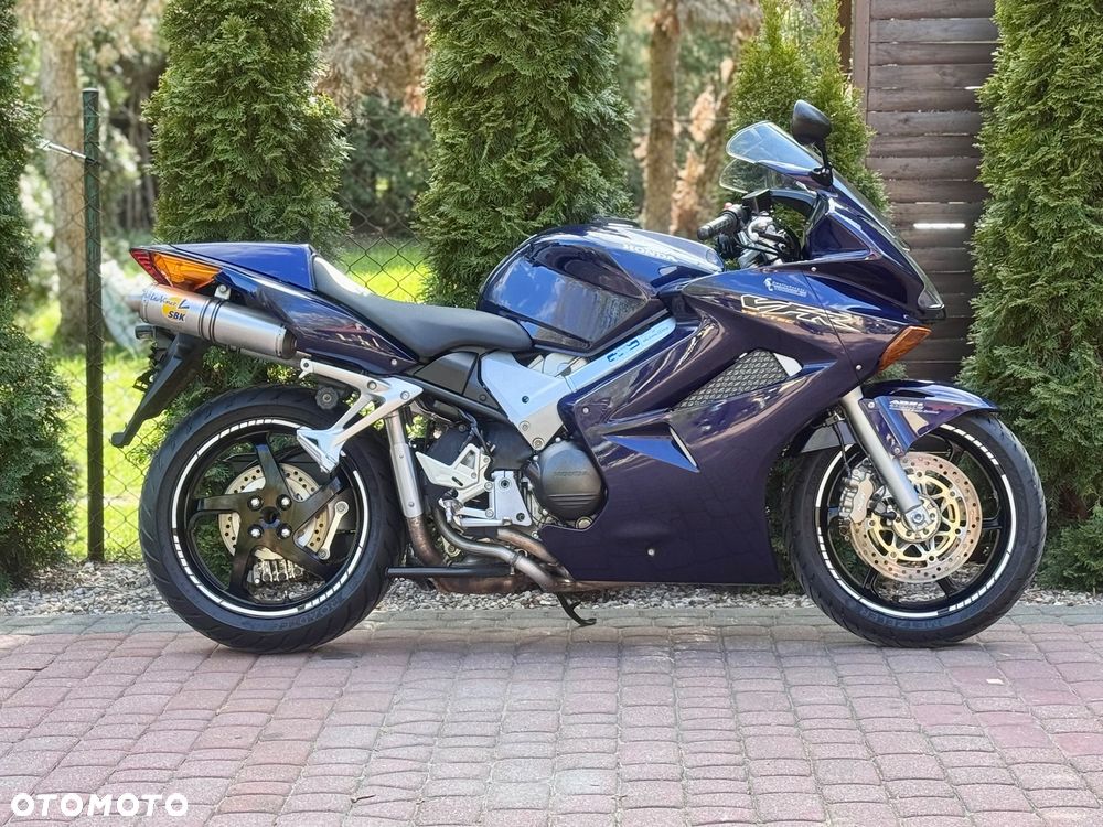 Honda VFR - 3