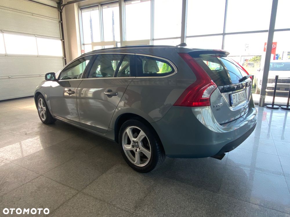 Volvo V60 D2 Momentum - 3