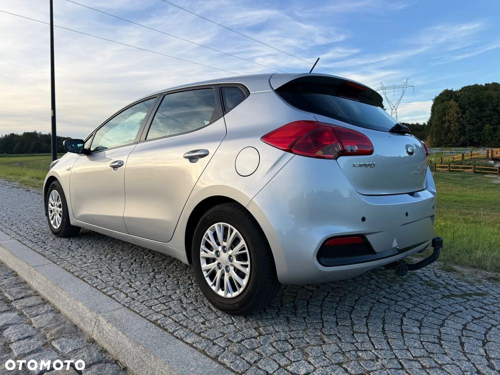 Kia Ceed - 10
