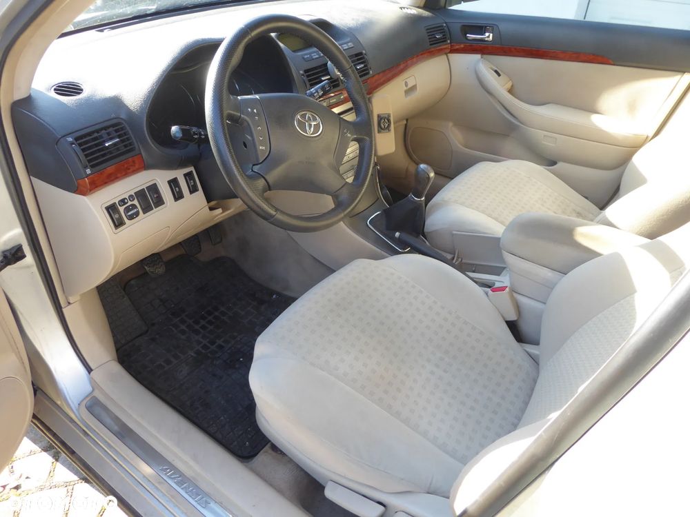 Toyota Avensis - 5