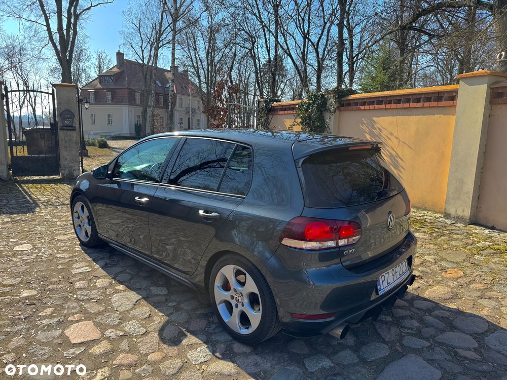 Volkswagen Golf 2.0 GTI - 2