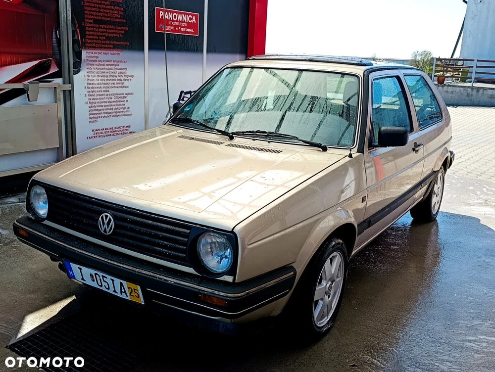 Volkswagen Golf - 1
