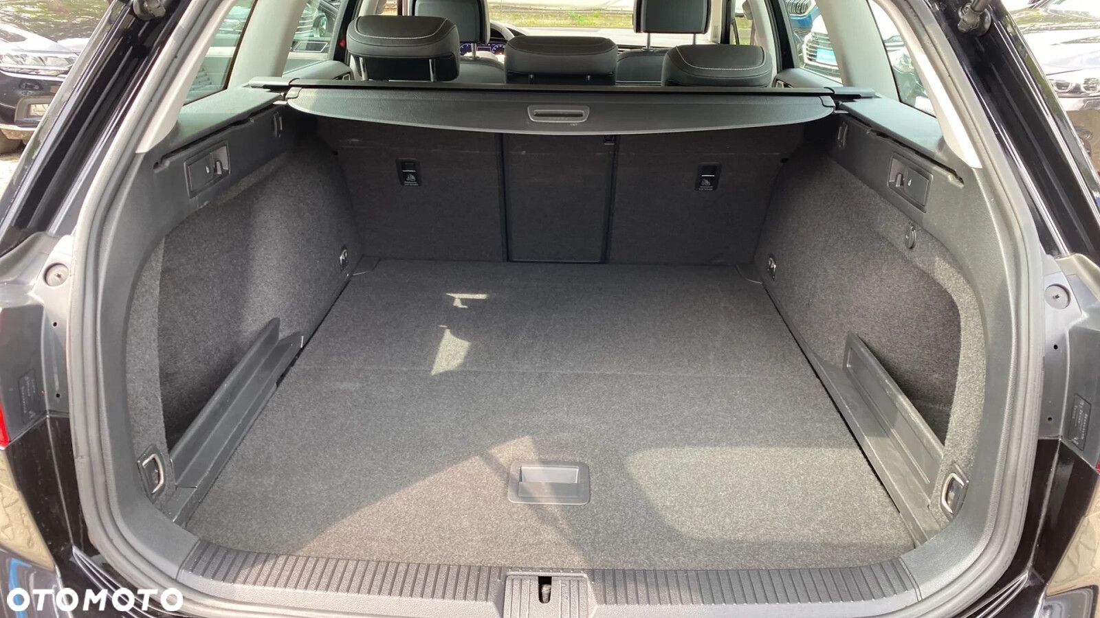 Volkswagen Passat - 33