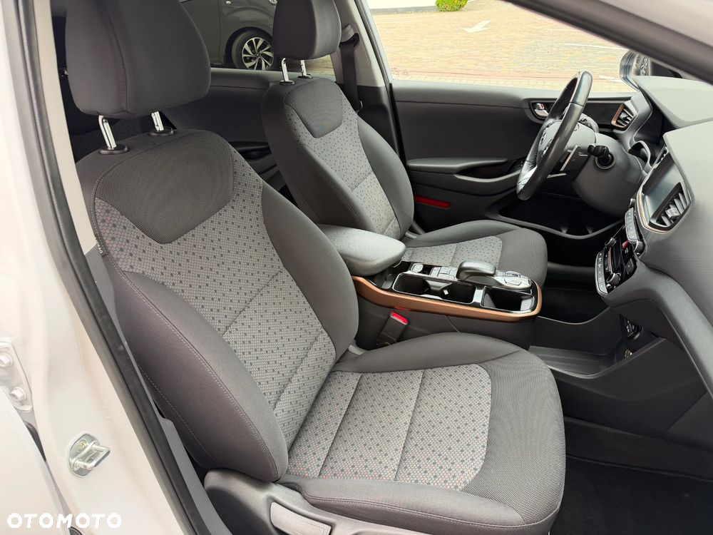 Hyundai IONIQ - 10