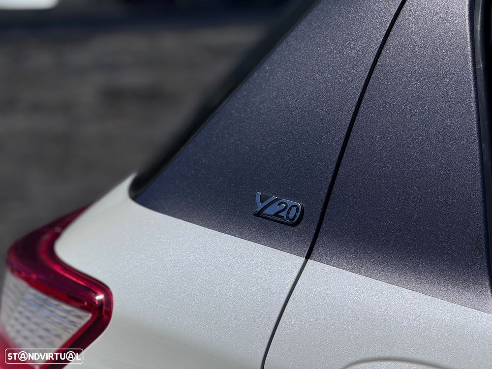Toyota Yaris 1.5 HSD 20 Anos - 22