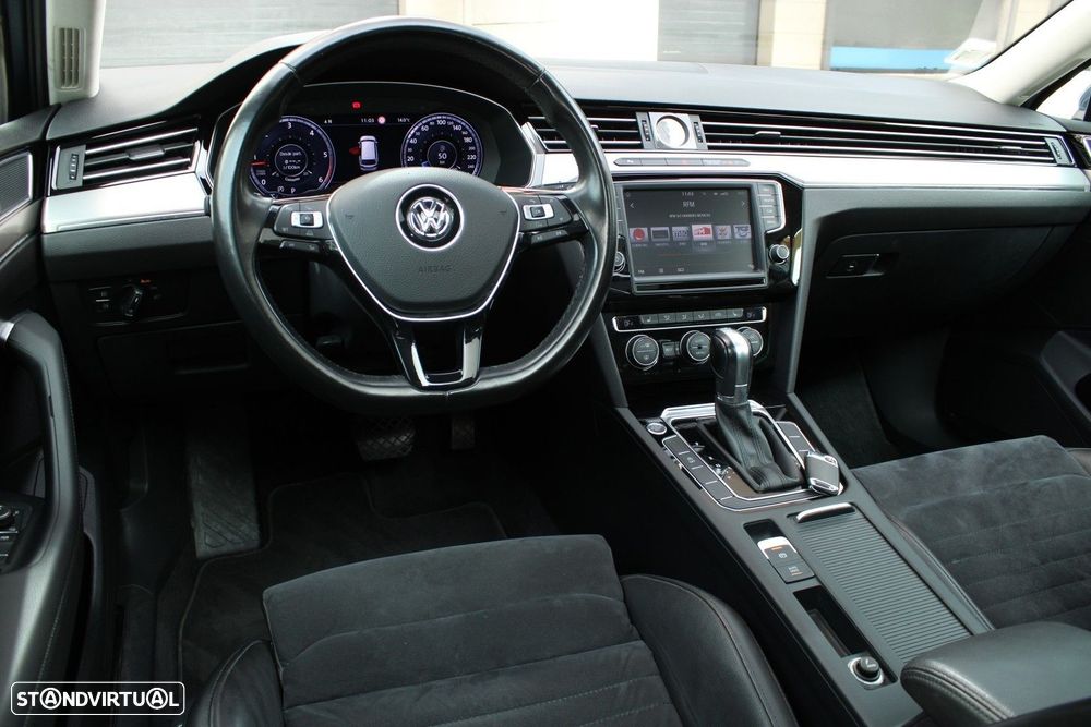 VW Passat Variant 1.6 TDI Highline DSG - 20