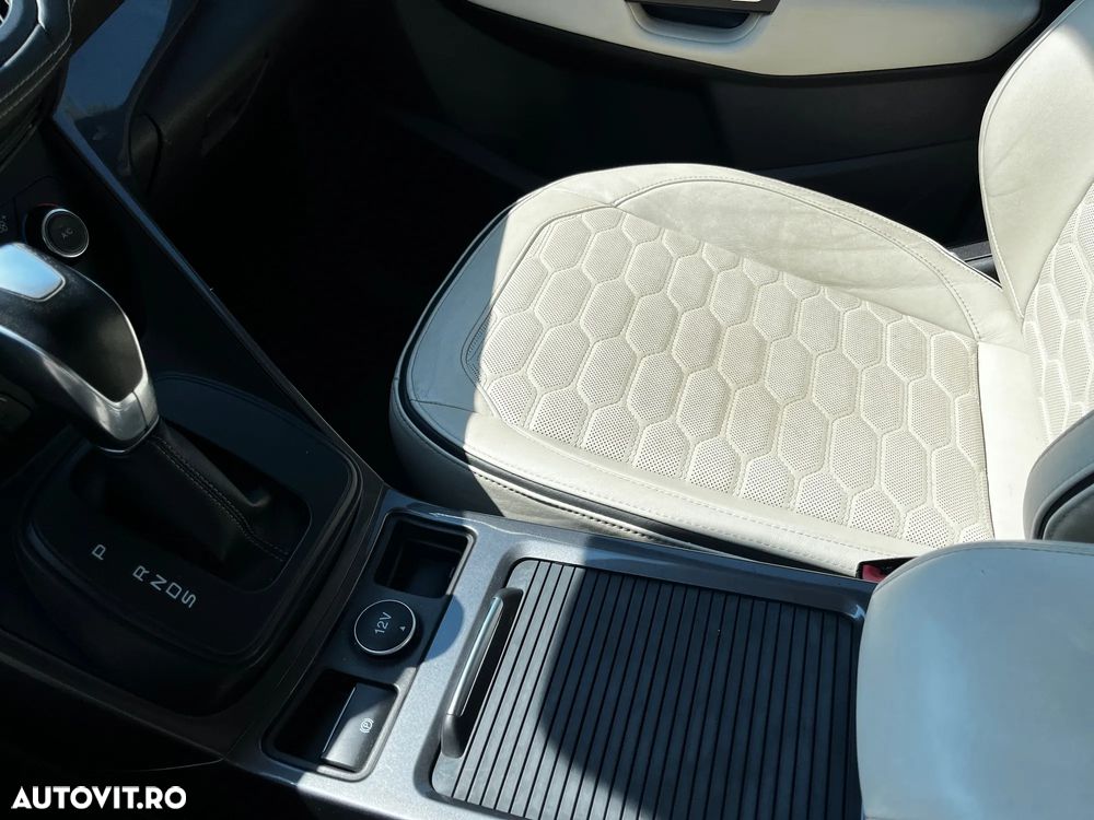 Ford Kuga 2.0 TDCi 4WD Powershift Vignale - 23