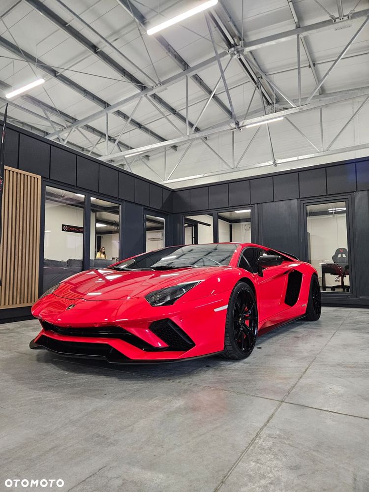 Lamborghini Aventador - 2