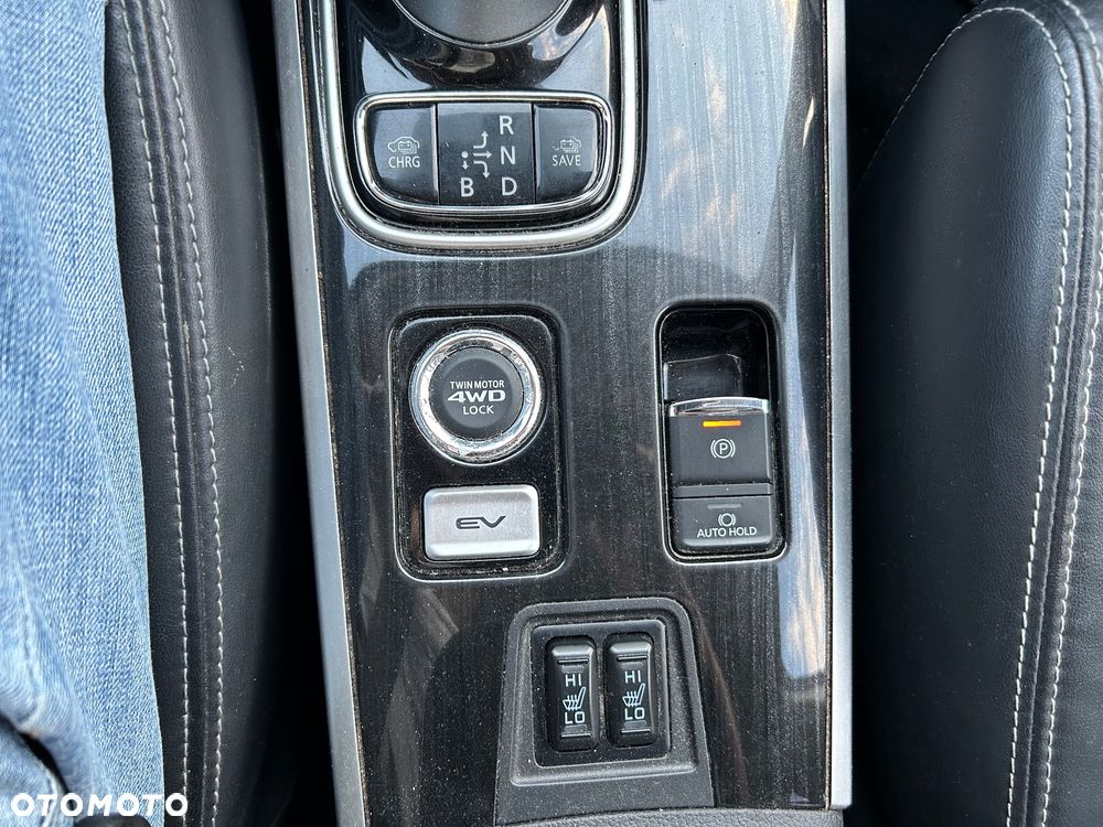 Mitsubishi Outlander - 14