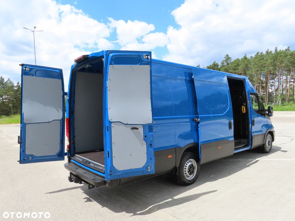 Iveco Daily 35S18 3.0 HPI 180 KM POWER Furgon Blaszak XXL 4.70 CM MAXI LONG Wysokość H2 1900 mm WZMACNIANE ZAWIESZENIE 970 Kg Ładowność HAK 3500 Kg Rozstaw Osi 4100 mm DMC 3500 Kg, WZMACNIANY Stan JAK NOWY OKAZJA DOSTEPNY I GOTOWY - 18