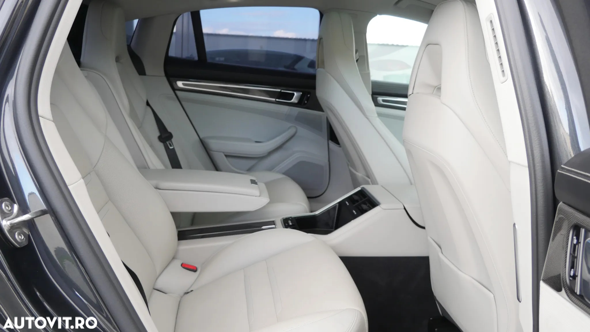 Porsche Panamera 4S - 32