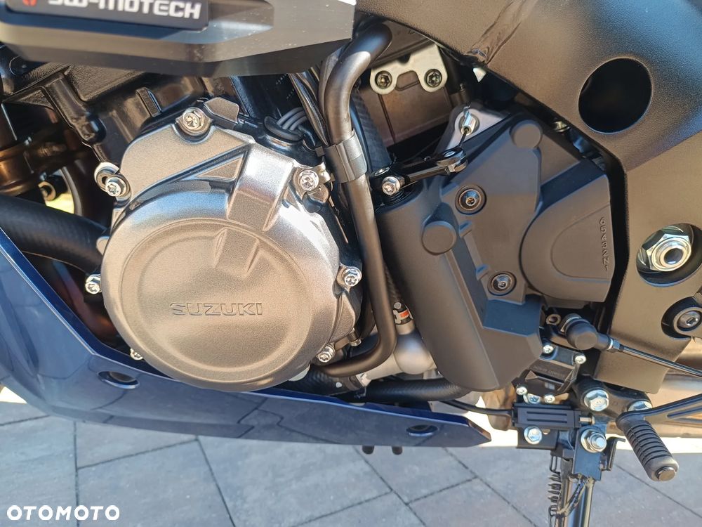 Suzuki GSX 1000 - 19
