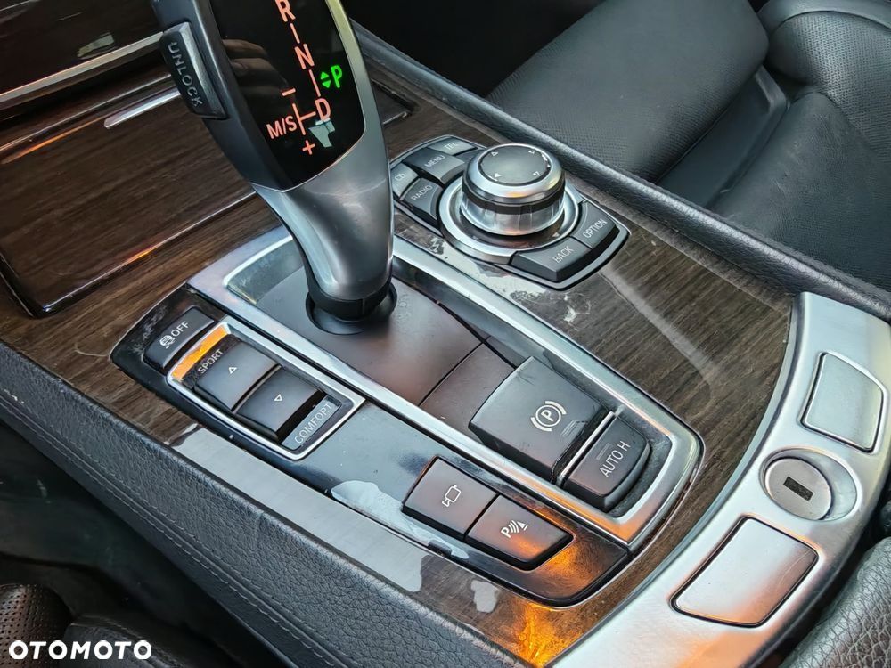 BMW Seria 7 740i L - 18