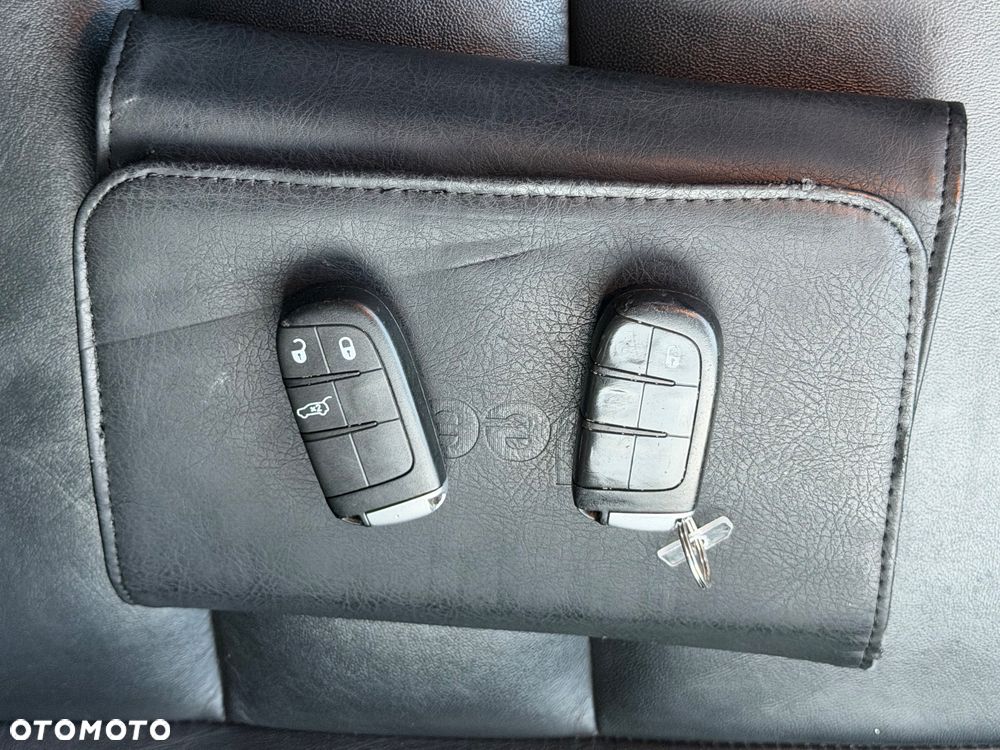 Jeep Grand Cherokee - 36